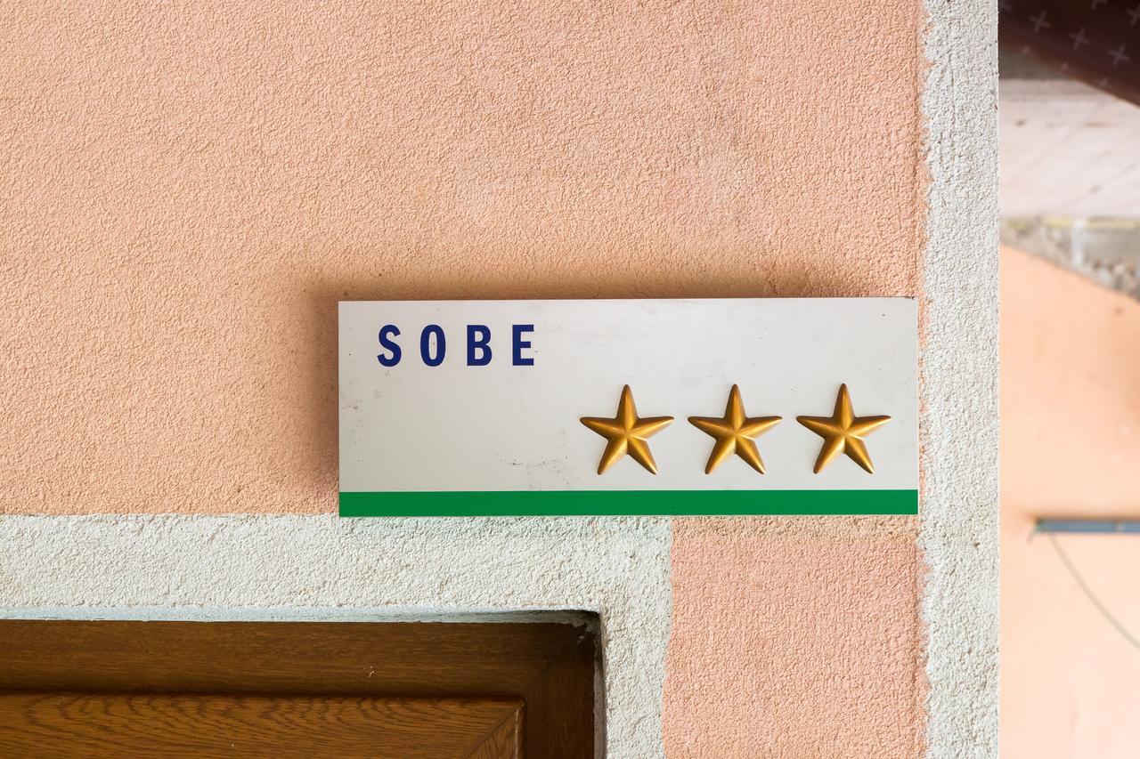 Apartma In Sobe Pilih Vipava Exterior photo