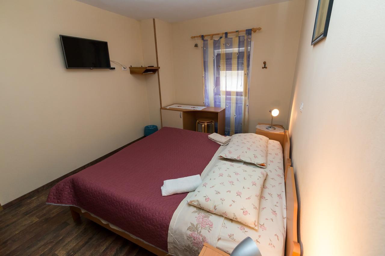 Apartma In Sobe Pilih Vipava Exterior photo